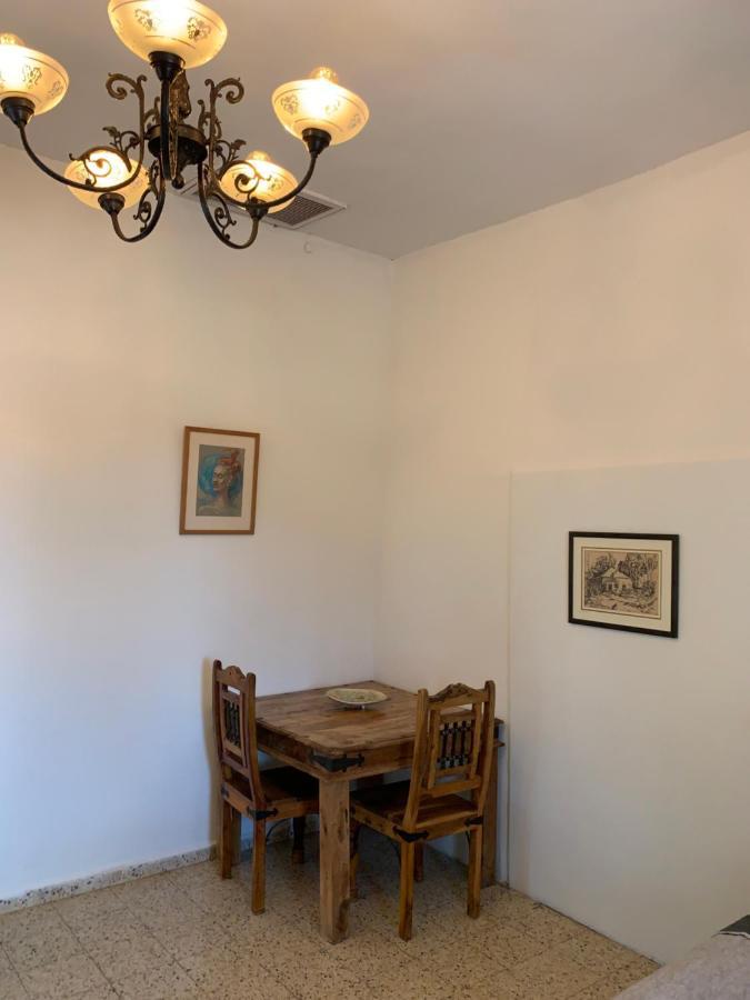 בית האבן העתיק מ-1885 עם מגונית פרטית בחצר Rosh Pinna Buitenkant foto
