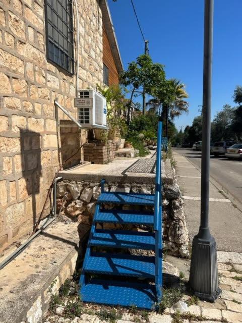 בית האבן העתיק מ-1885 עם מגונית פרטית בחצר Rosh Pinna Buitenkant foto